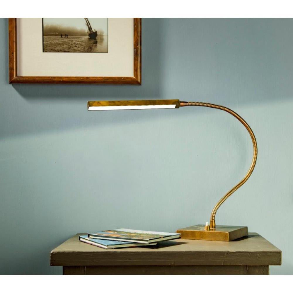 asztali lampa sarga rez lampatest rusztikus elegans polgari stilus iroda dolgozoszoba asztal belvarosi iroda ugyvedi iroda lameridiana lakberendezes vilagitas.jpg